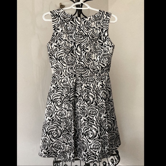 Silver dress - Picture 2 of 4